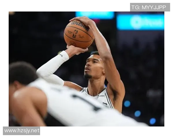 文班亚马新秀赛季表现抢眼场均20分10篮板3盖帽引领潮流