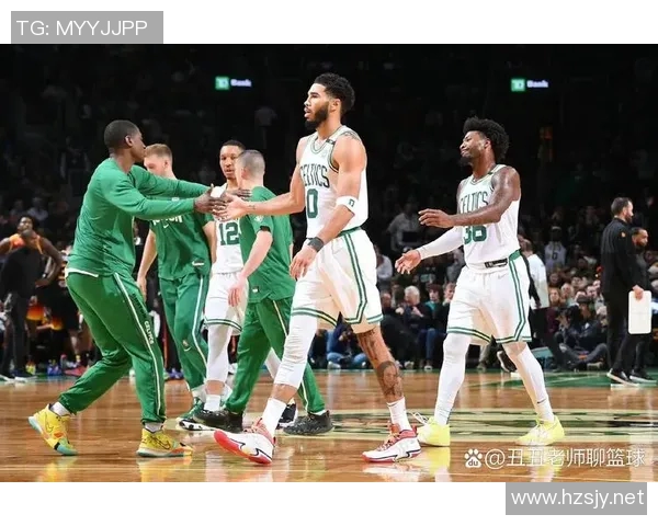 热火与凯尔特人球迷激情对决球场内外的热烈氛围与情感碰撞